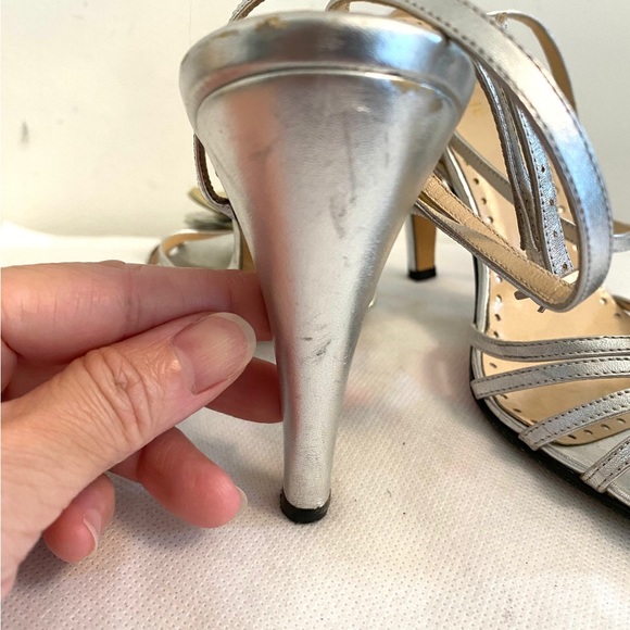 Authentic Kate spade heels with flower - Picture 10 of 12